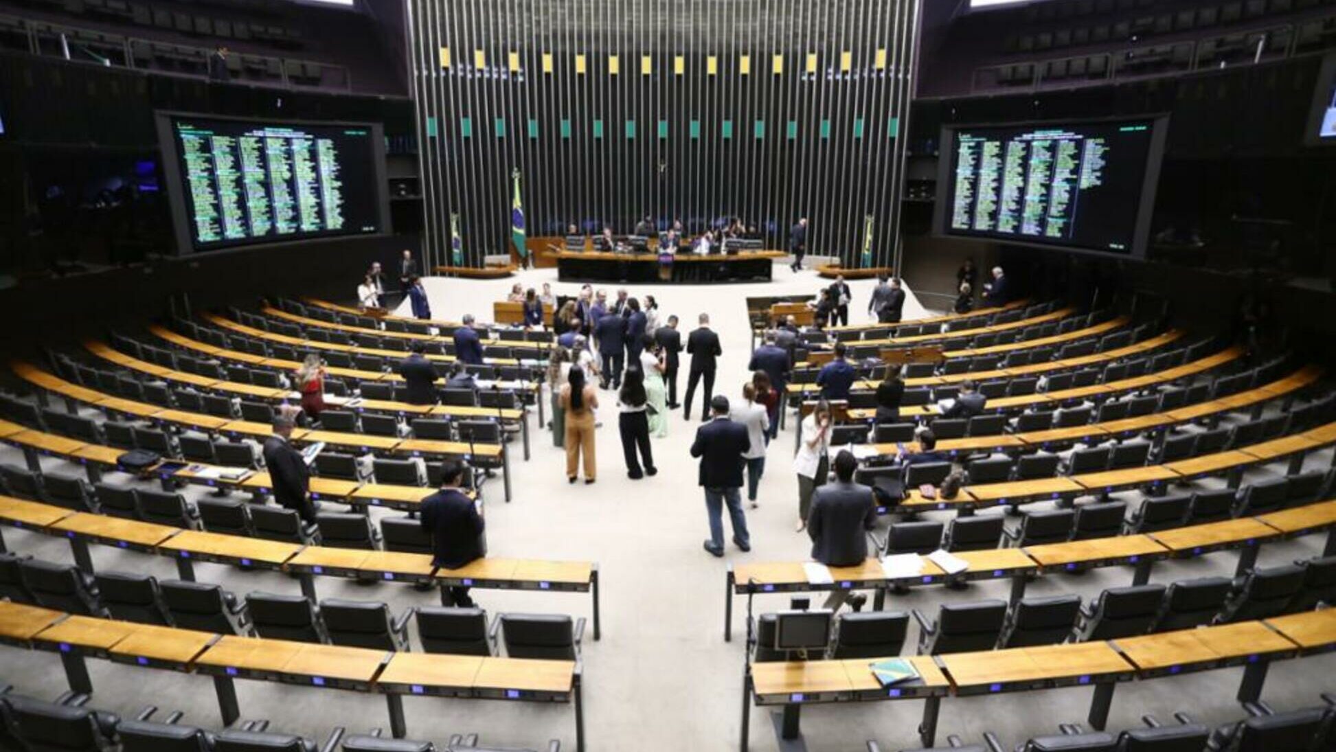 Fim da escala 6×1: oposição vê acerto de Motta, e governo cogita texto com urgência