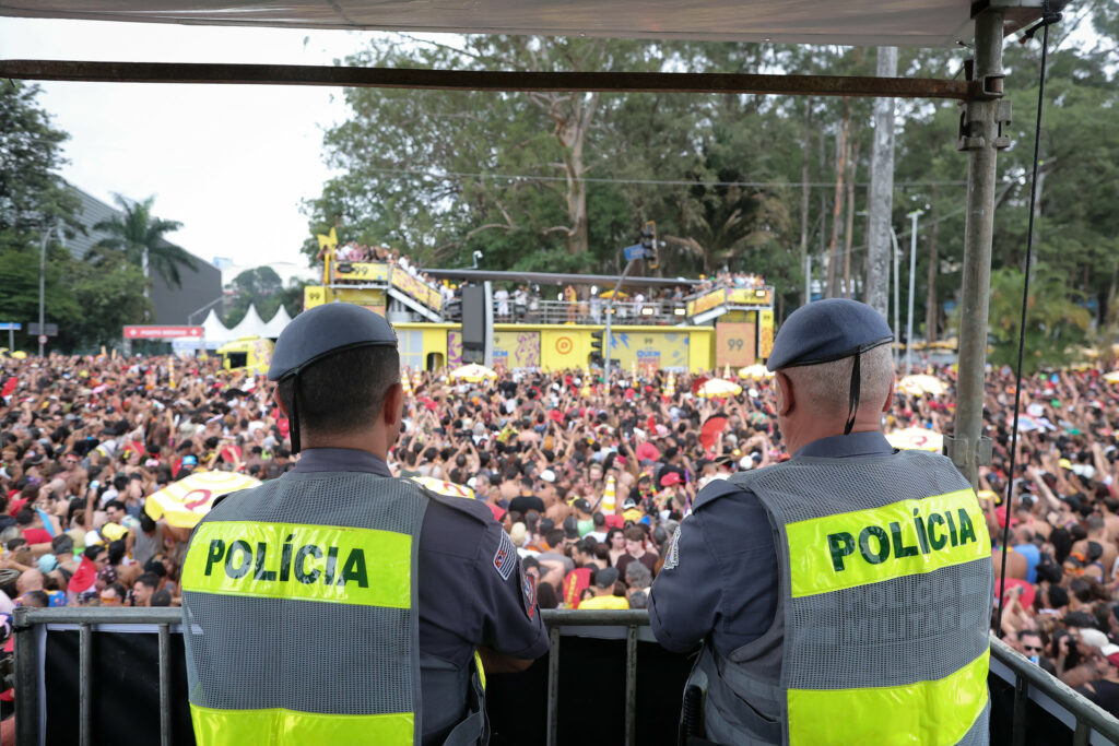 Crusoé: Carnaval sem saidinha