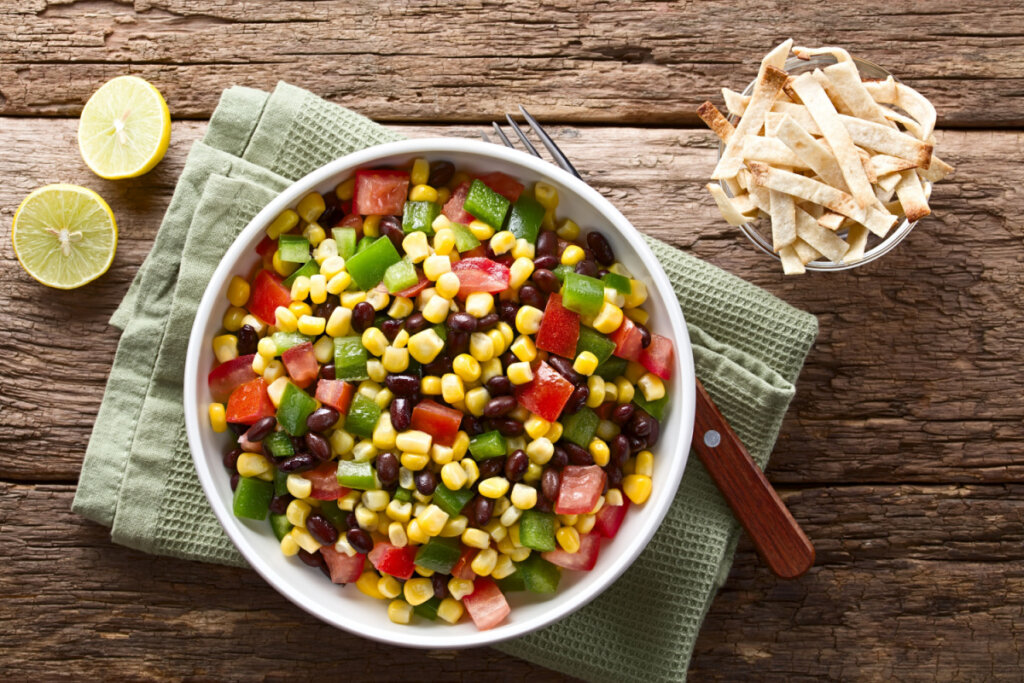 10 saladas proteicas e refrescantes para os dias quentes