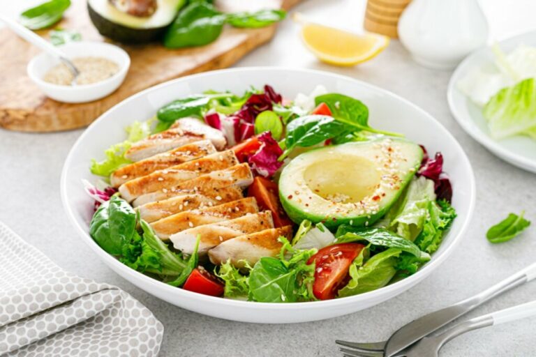 7 receitas de salada detox para o pós-Carnaval