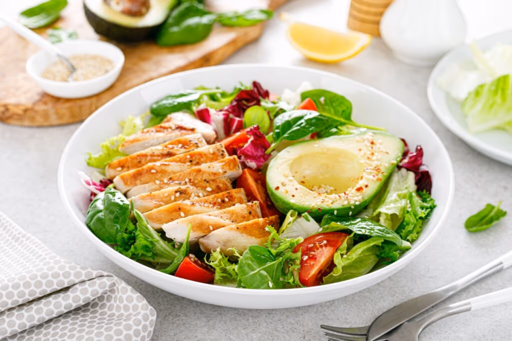 7 receitas de salada detox para o pós-Carnaval
