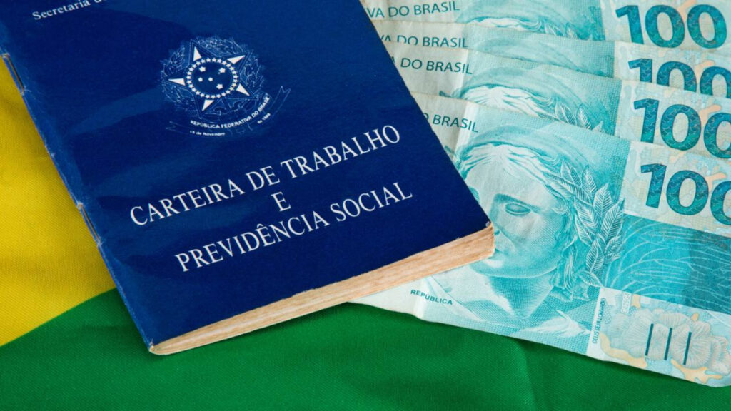 Como economizar dinheiro ganhando pouco sem precisar cortar tudo da sua vida