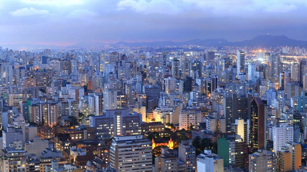 A cidade que cresceu rápido demais e agora paga o preço