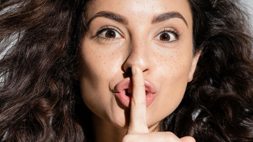 7 coisas que você nunca deve contar a ninguém segundo a filosofia estoica e que protegem sua paz interior
