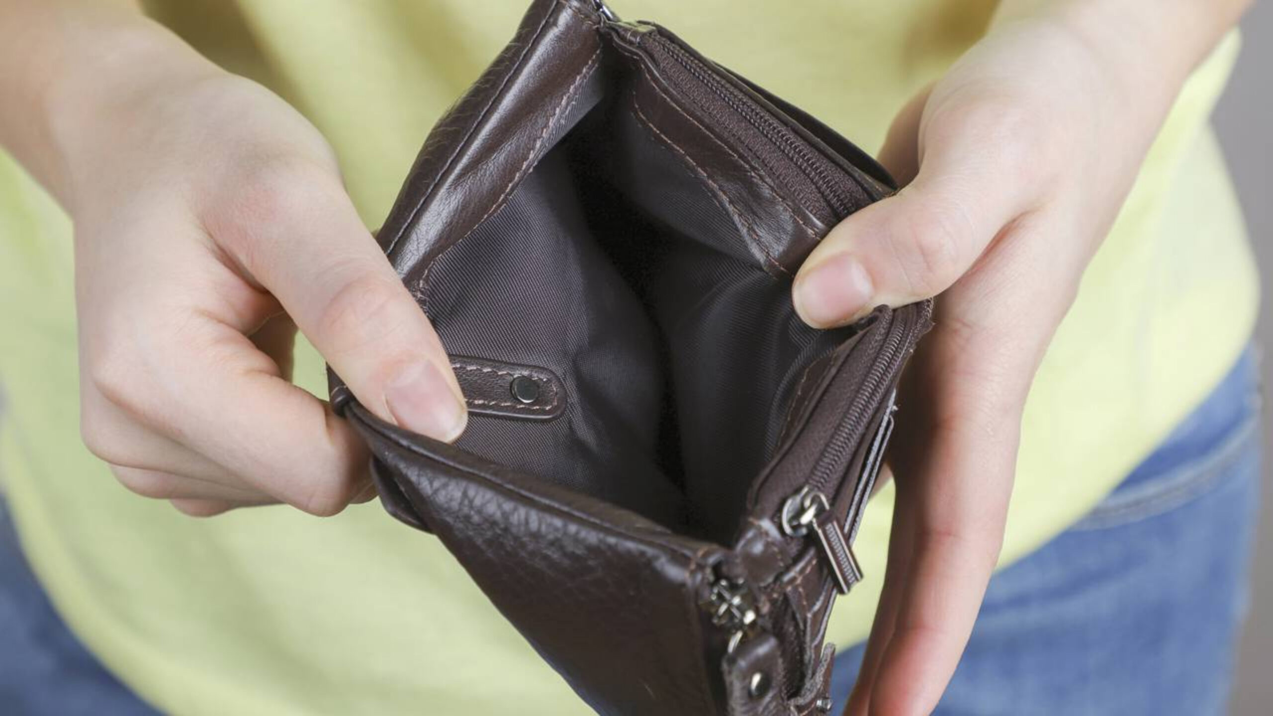 7 desperdícios que estão te deixando pobre e passam despercebidos no dia a dia