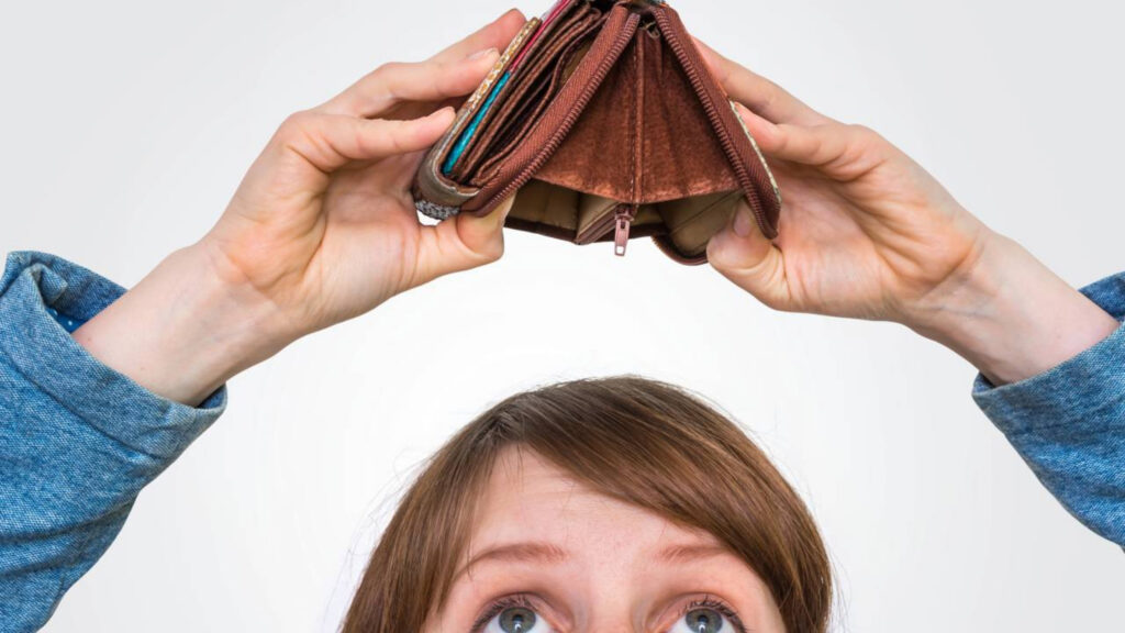 7 desperdícios que estão te deixando pobre e passam despercebidos no dia a dia