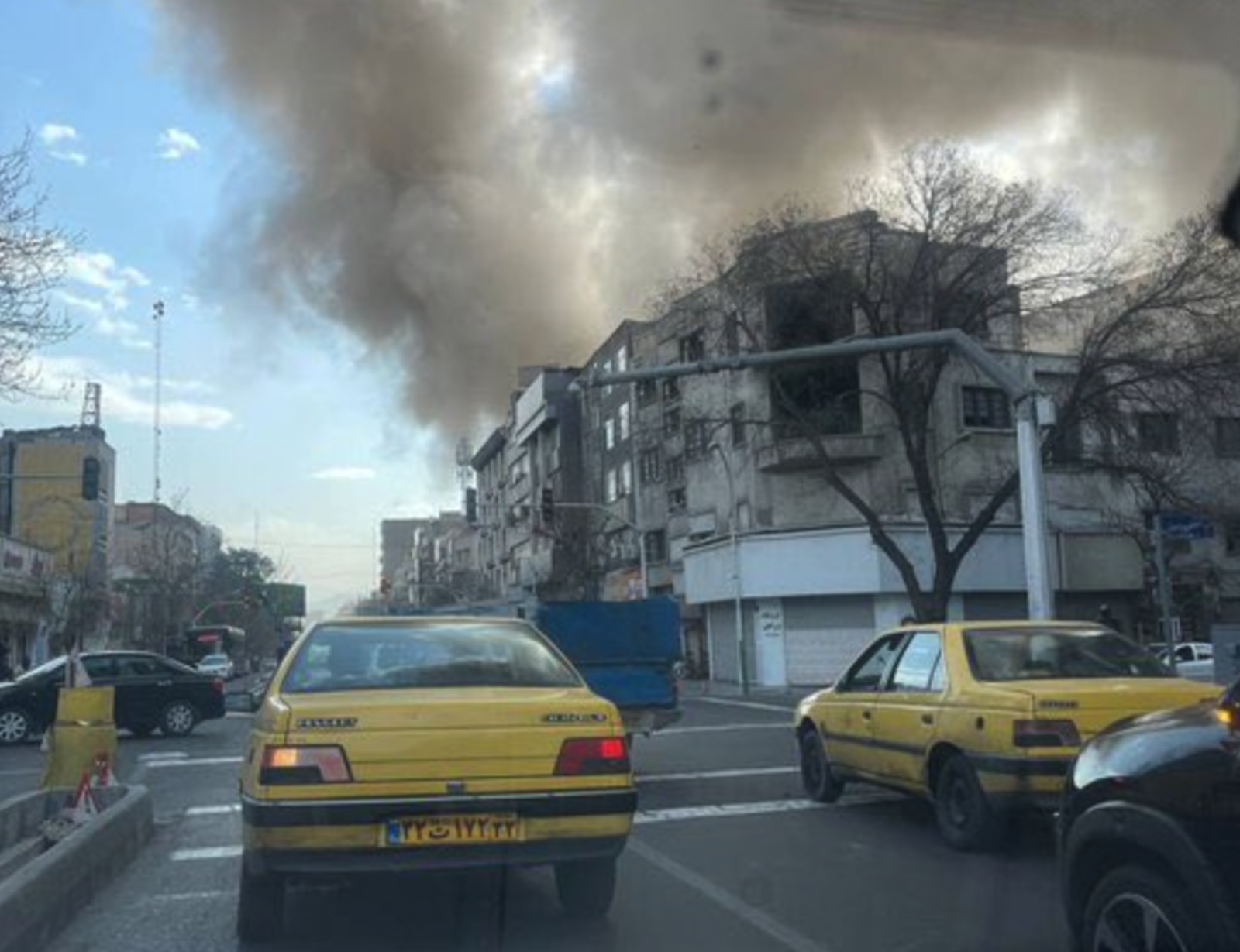 Ataques de EUA e Israel provocam fuga em massa de Teerã