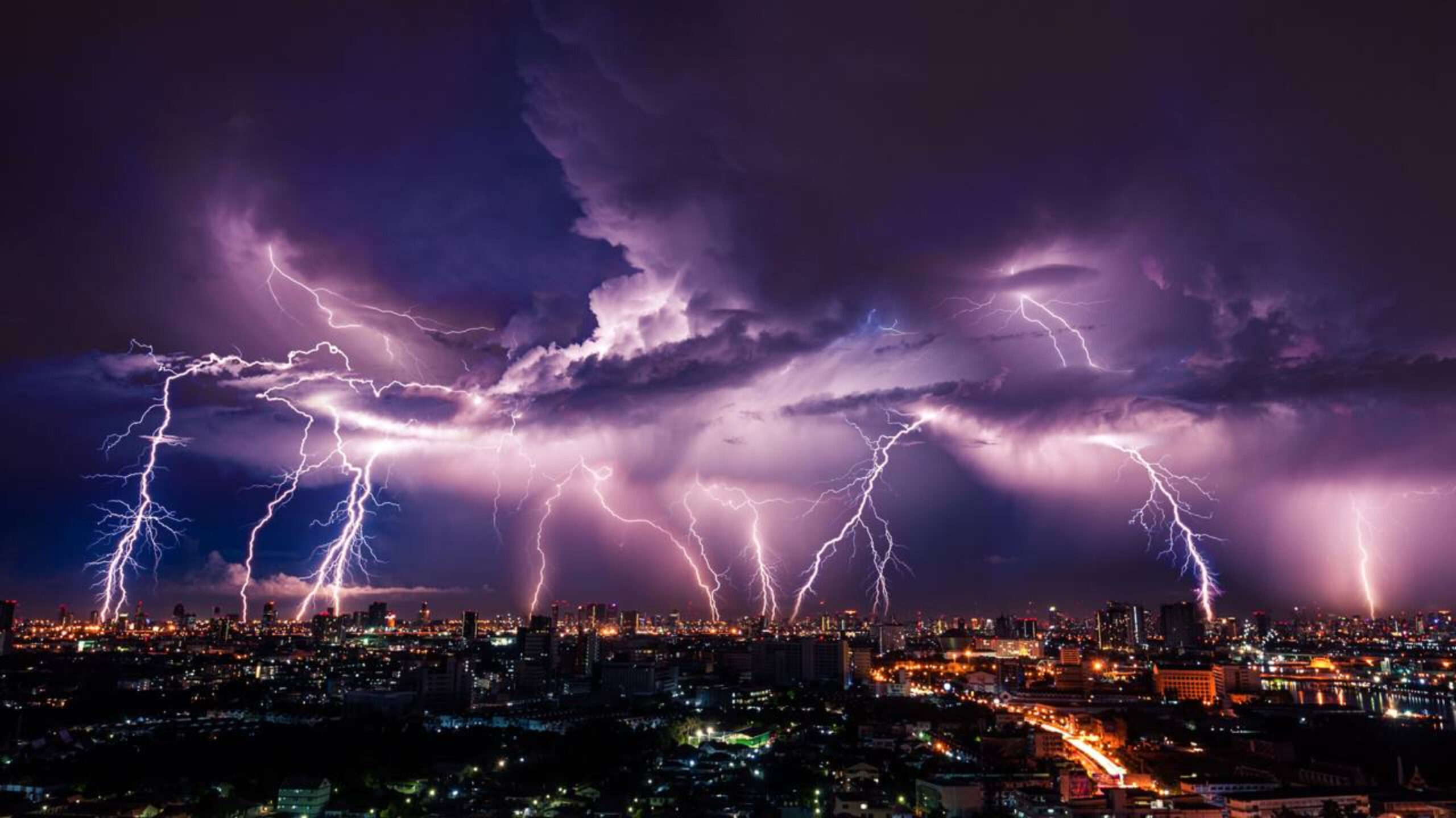 A cidade com mais tempestades elétricas do planeta vive sob um céu sempre iluminado