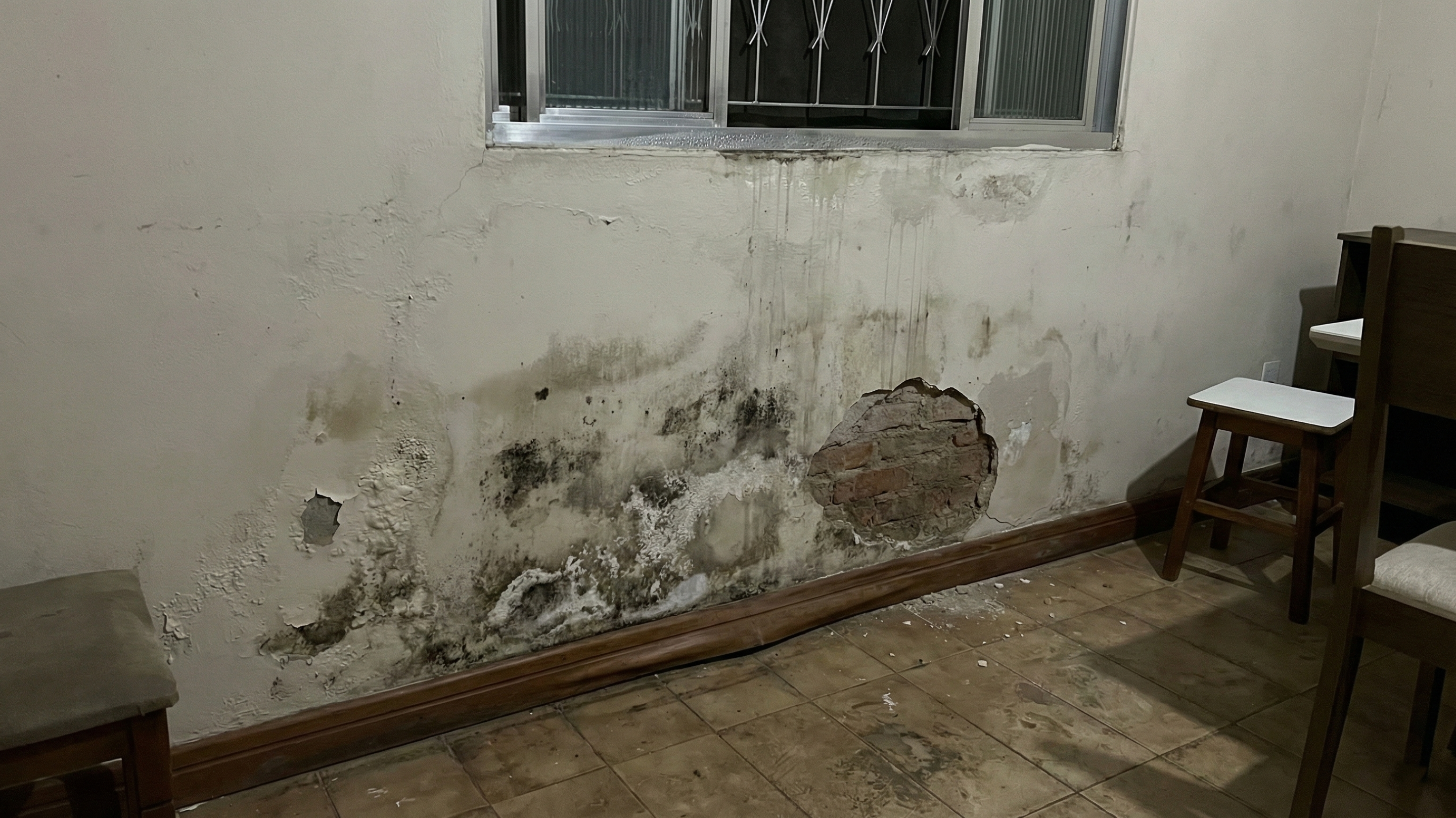 O problema invisível da umidade que pode derrubar o valor da sua casa na hora da venda