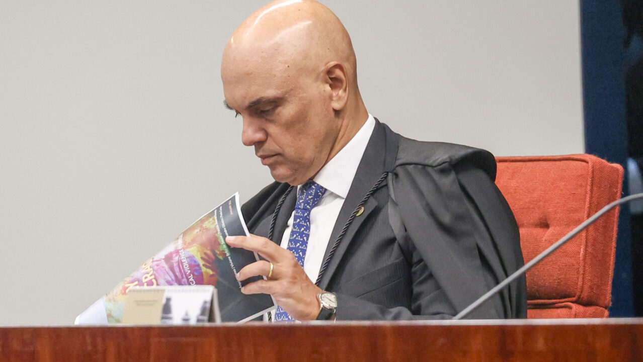 Moraes e o diretor-geral da PF na mesma mesa?