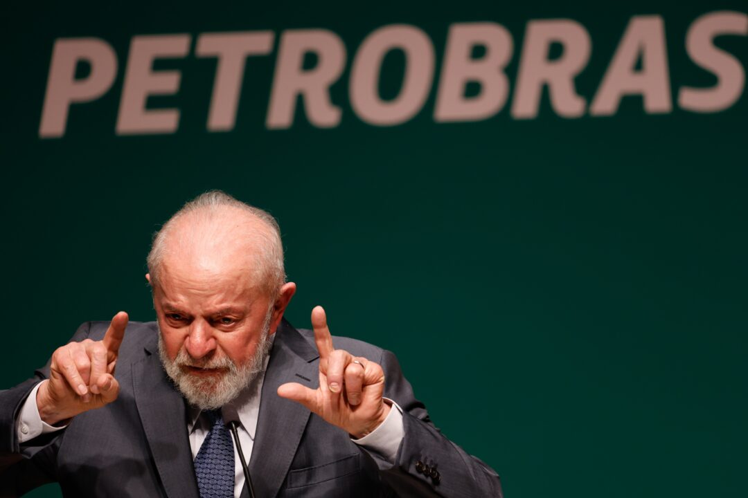 Petrobras aumenta preço do diesel após Lula zerar impostos