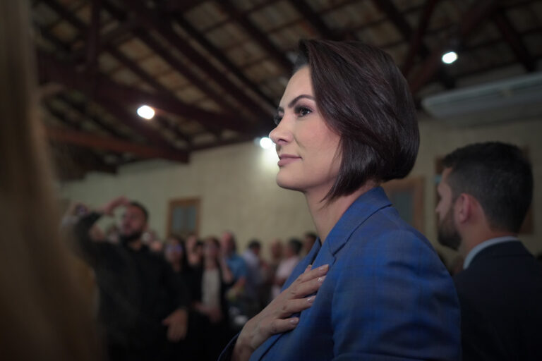 Ala do PL defende isolamento de Michelle Bolsonaro
