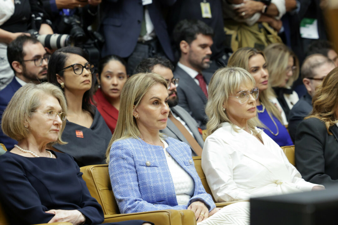 Crusoé: Todas as contradições de Viviane Moraes