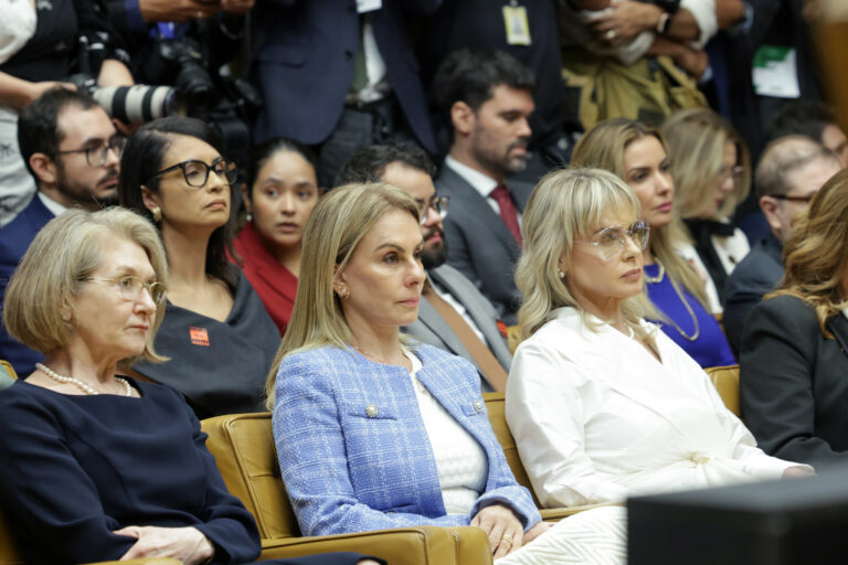 Crusoé: Todas as contradições de Viviane Moraes