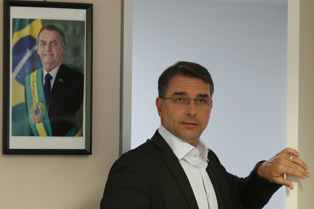 Flávio comenta ausência de Lula na posse de Kast: “Transborda intolerância”