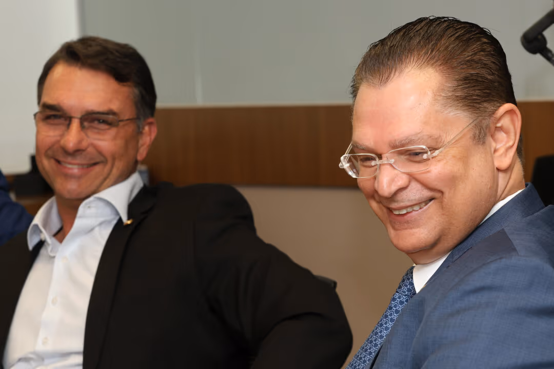 Crusoé: Flávio à frente de Lula também no RJ, indica Realtime Big Data