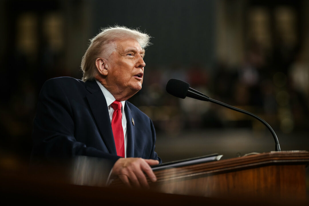 Crusoé: Apoio de Trump ajudaria ou atrapalharia Flávio?