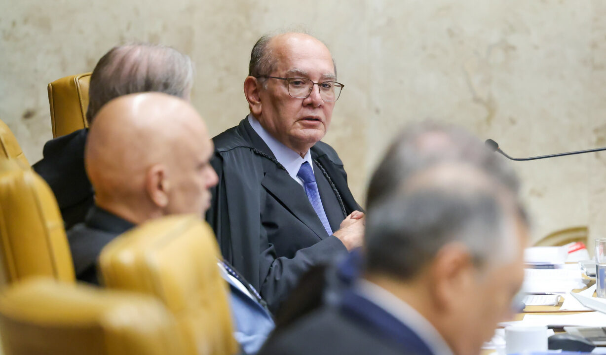 Com o Supremo, com tudo, de novo?
