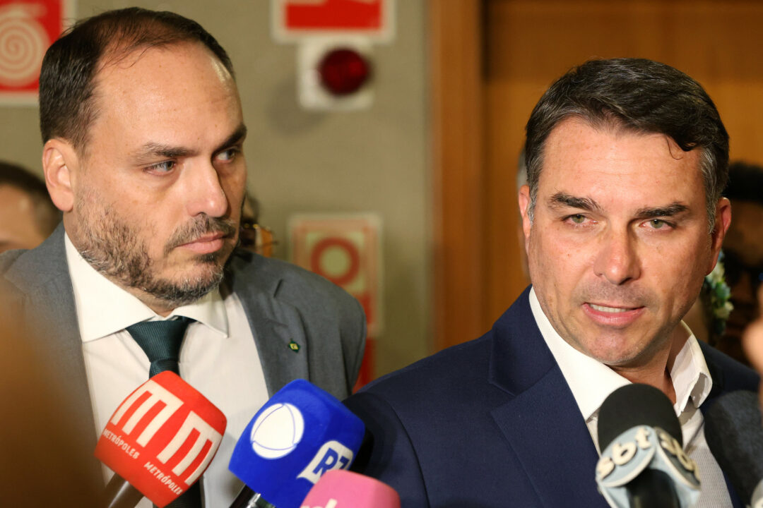 Flávio vai a SC para tentar alavancar pré-candidatura de Carluxo
