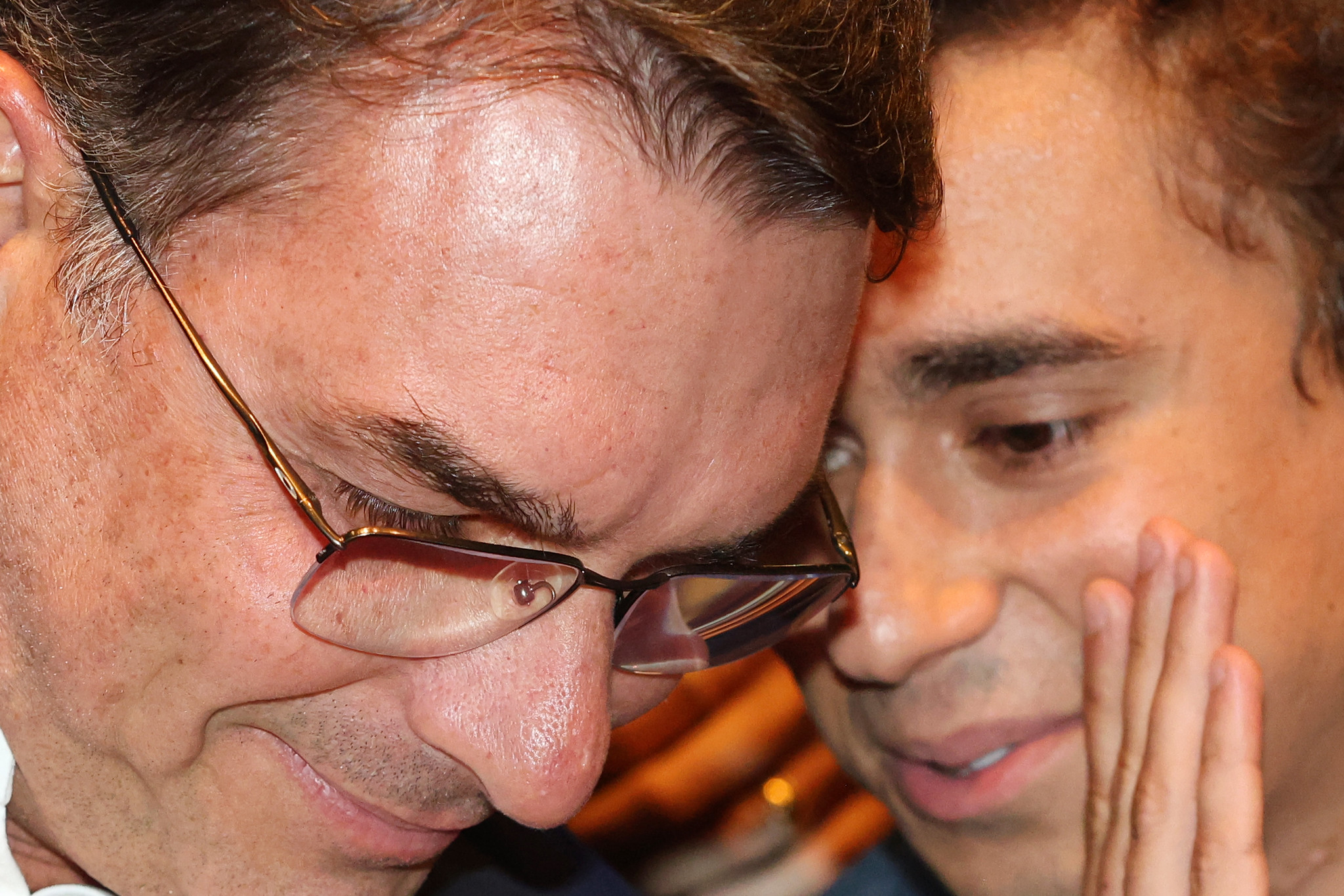 Nikolas posta meme após nova cobrança de apoio a Flávio