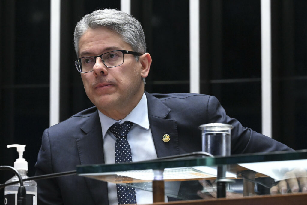 Senador já tem 17 assinaturas para CPI de Toffoli e Moraes