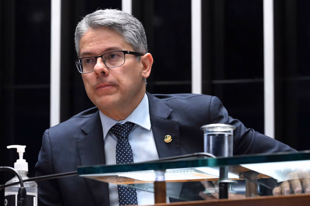 Governo muda membros da CPI do Crime para enterrar relatório de Vieira