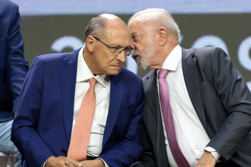 “Lula e nós salvamos a democracia”, diz Alckmin
