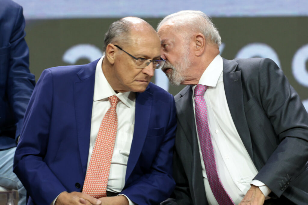 “Lula e nós salvamos a democracia”, diz Alckmin
