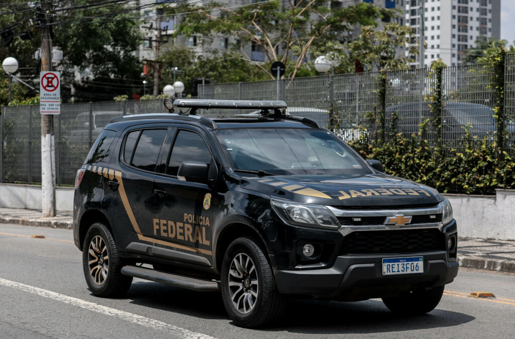 Delegada da PF e marido repassavam informações sigilosas para “A Turma”