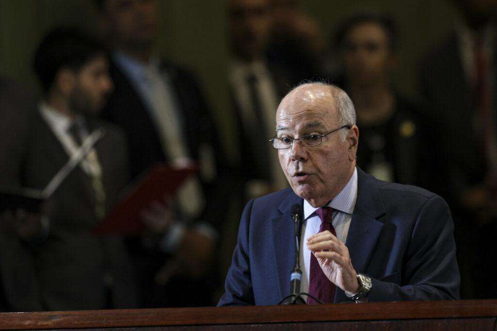Embaixadora deve ficar nos EUA, diz Itamaraty após revogação de visto