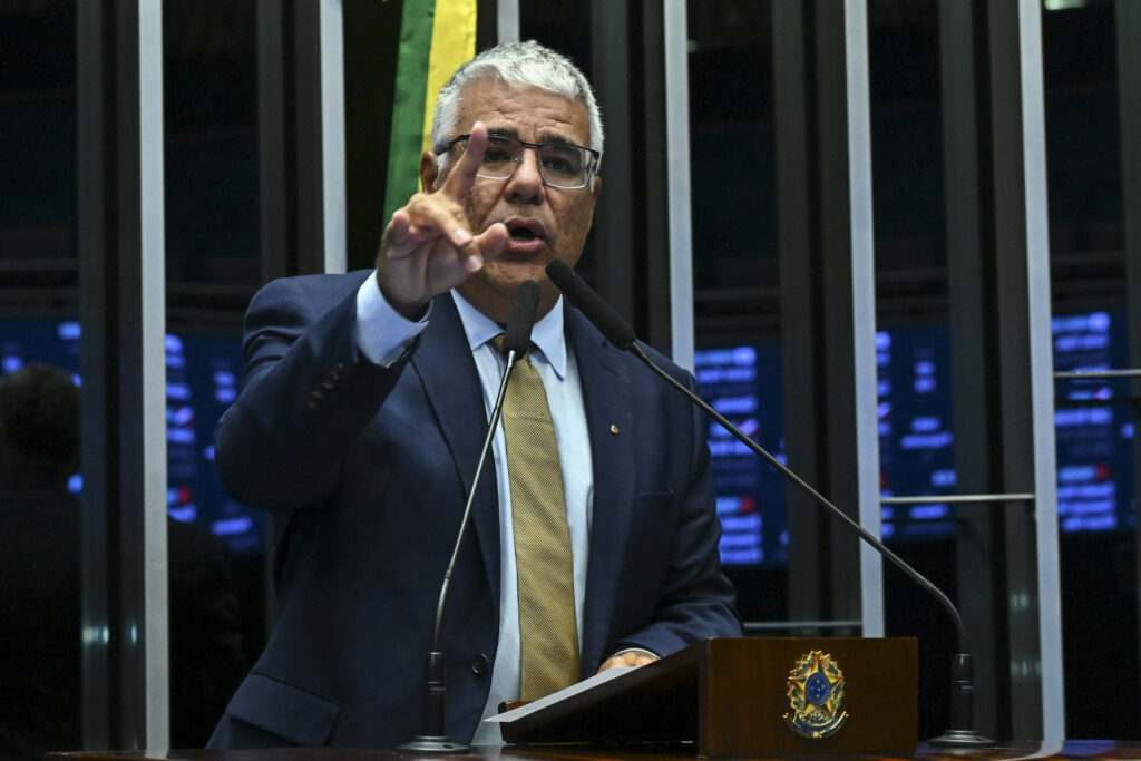 Alcolumbre “deveria cumprir seu dever e instalar a CPMI do Master”, diz Girão