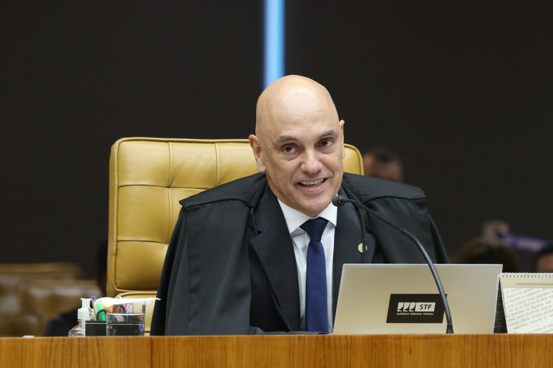 O xerife está nu