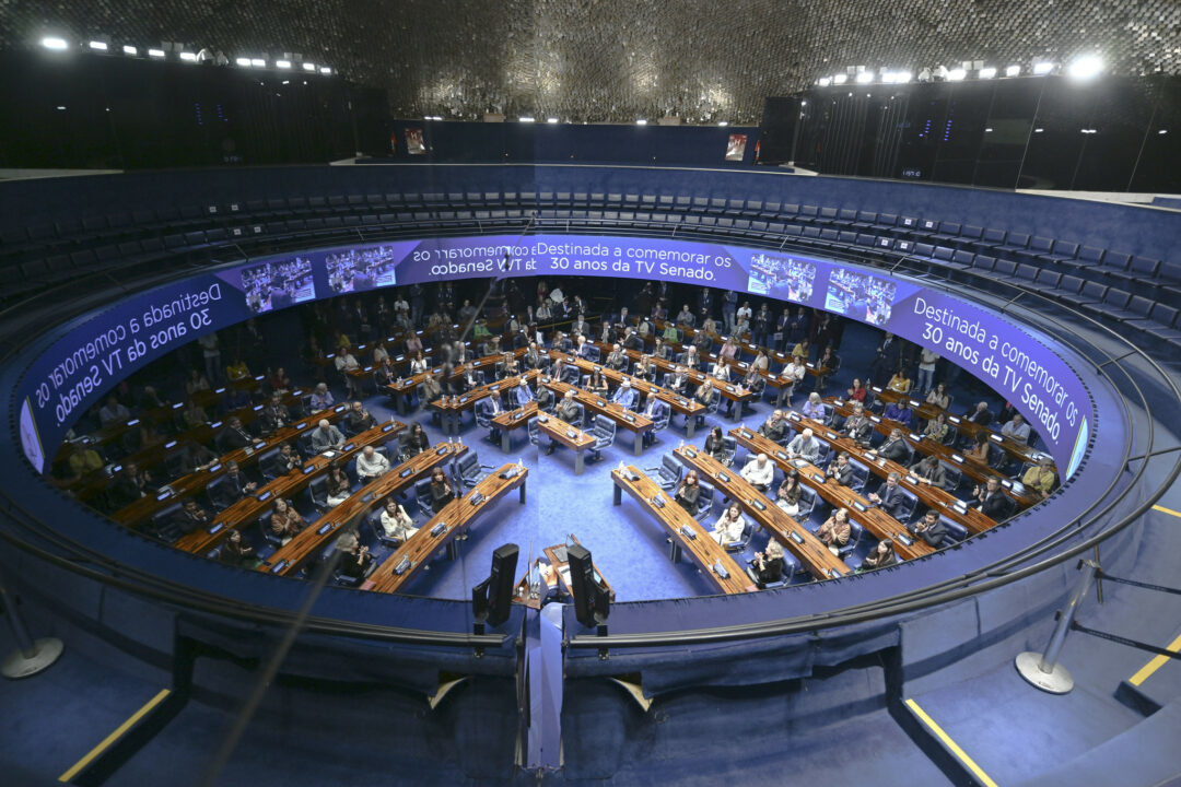 Senado terá poder de veto sobre resgate público a bancos