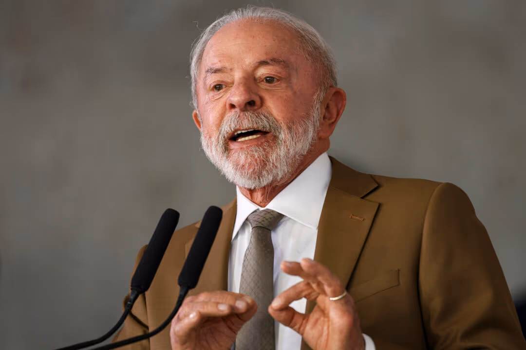 Governo Lula revoga visto de assessor de Trump que queria visitar Bolsonaro