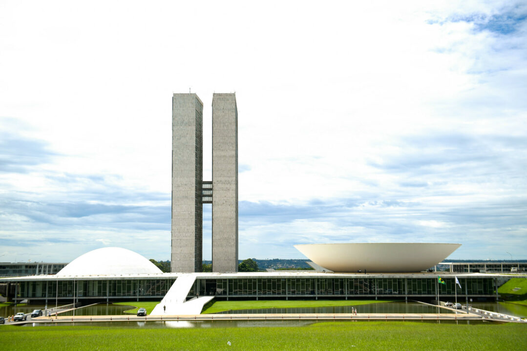 Mais de 55% dos projetos do Congresso reduzem liberdade econômica