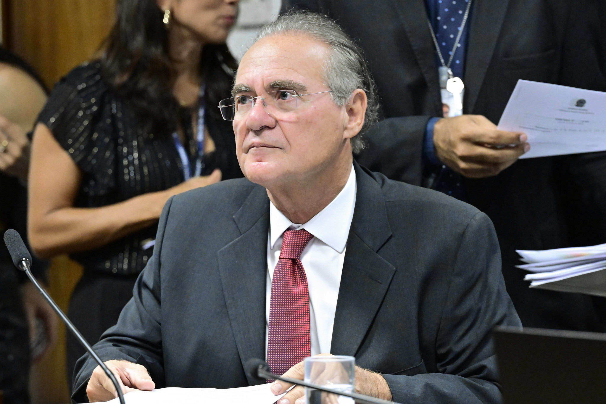Renan diz ter questionado Galípolo sobre crescimento do Banc