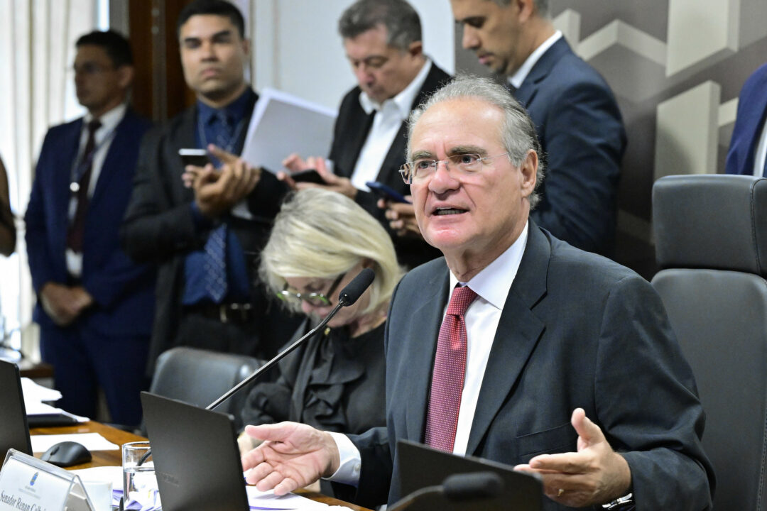 Justiça manda Renan Calheiros remover postagem associando Lira ao Master