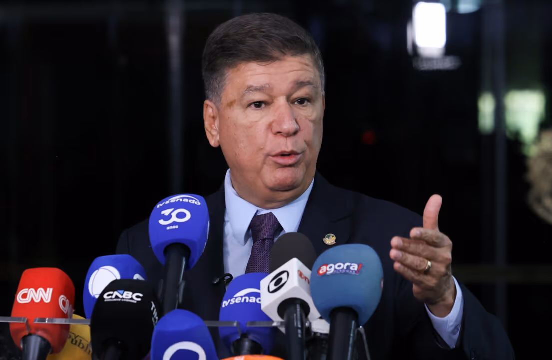 Viana exalta decisão de Mendonça contra prisão domiciliar de Vorcaro