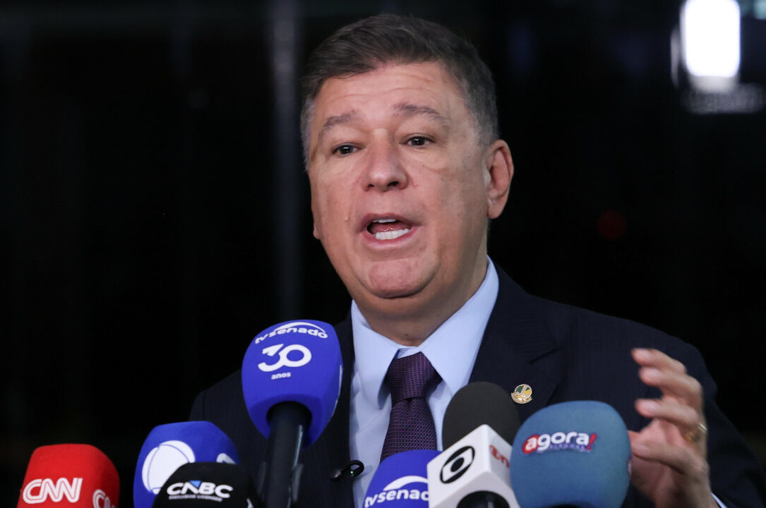 Carlos Viana aciona TSE contra “Exército do Lula” de Janones