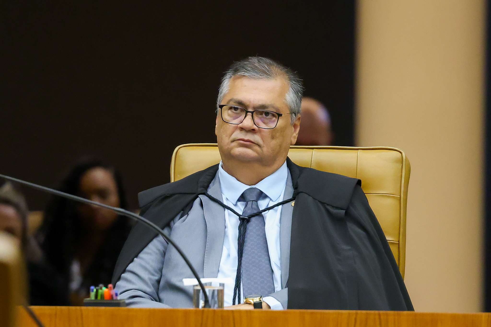 Dino pede vista e suspende julgamento sobre eleição para mandato-tampão no RJ