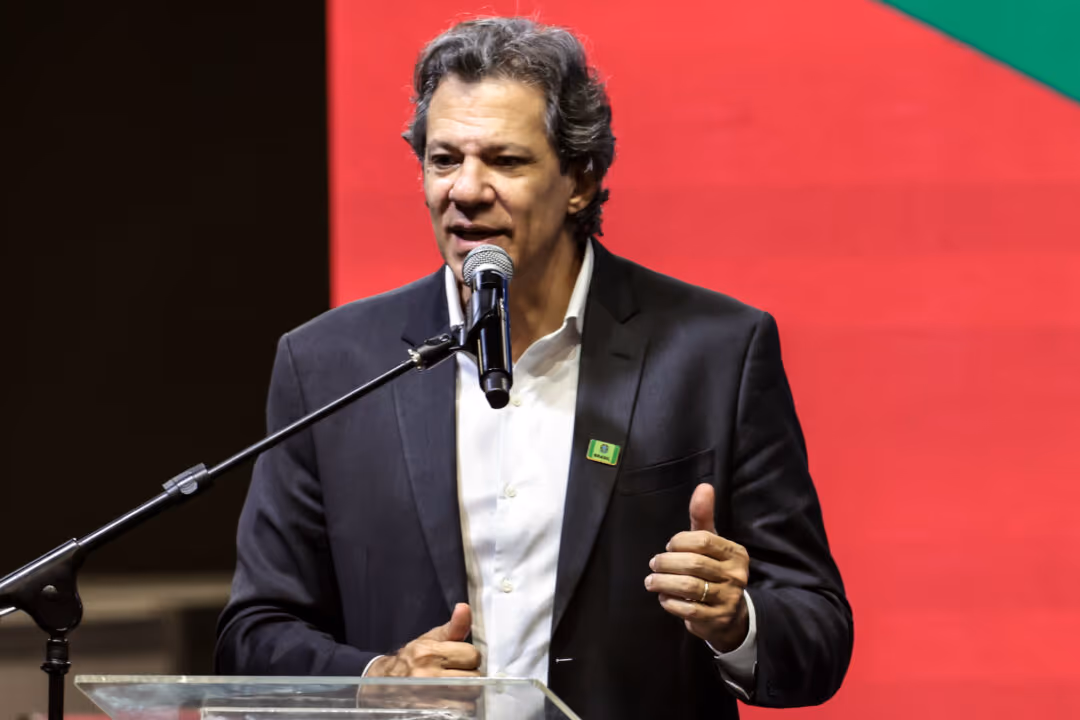 Oposição se antecipa ao governo Lula e tenta revogar taxa das blusinhas