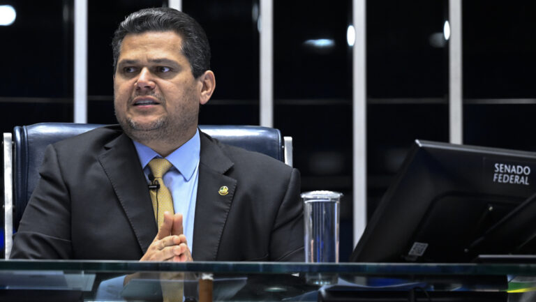 Alcolumbre recorre a parecer jurídico do Senado após ordem do STF sobre CPMI