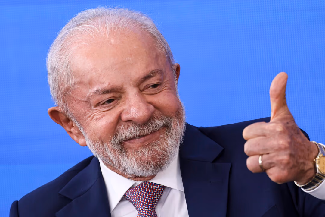 “Pai dele que está em desmanche”, diz Lula a Flávio