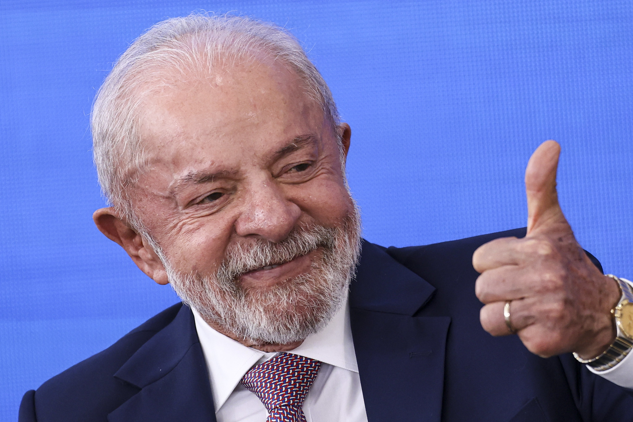 “Pai dele que está em desmanche”, diz Lula a Flávio
