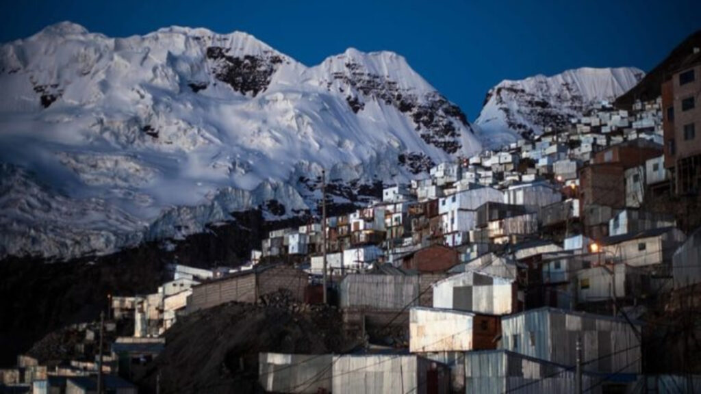 A cidade mais alta e mais perigosa do mundo desafia limites humanos todos os dias