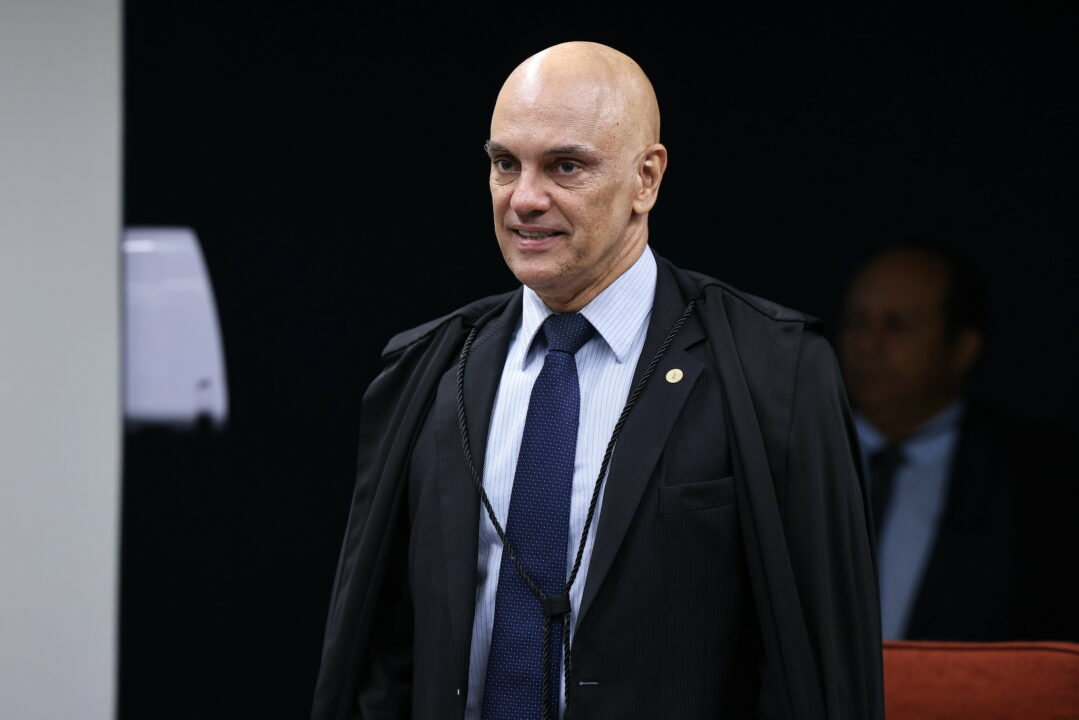 Moraes nega acesso irrestrito de filhos à casa de Bolsonaro