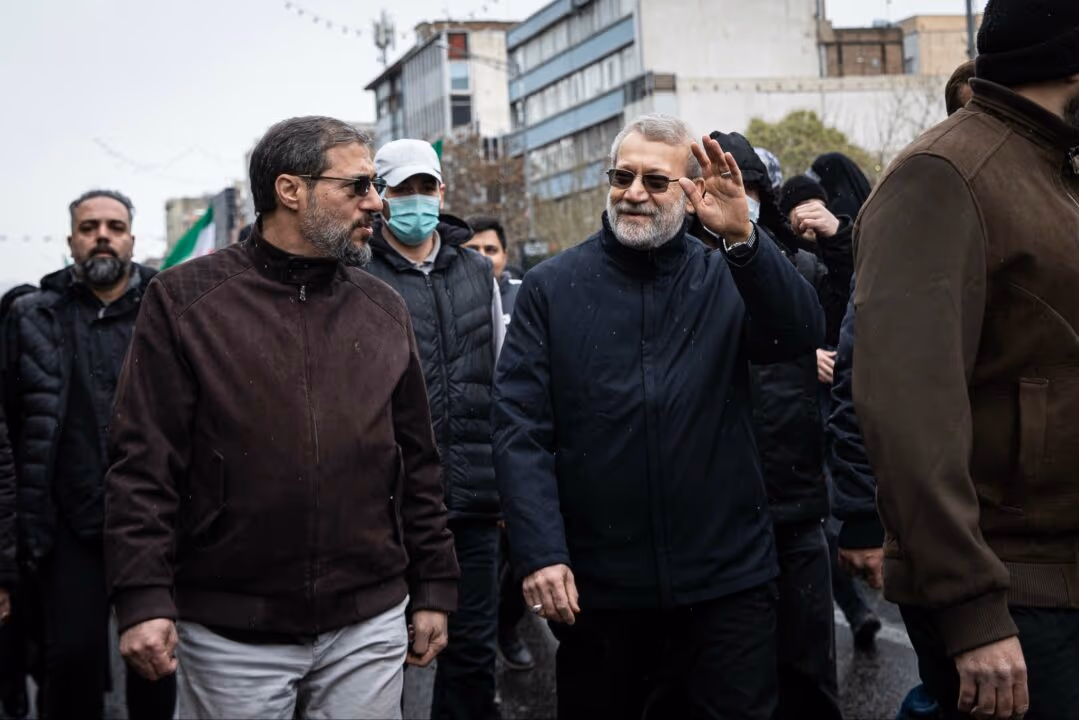 Crusoé: Chefão iraniano desafia EUA indo às ruas