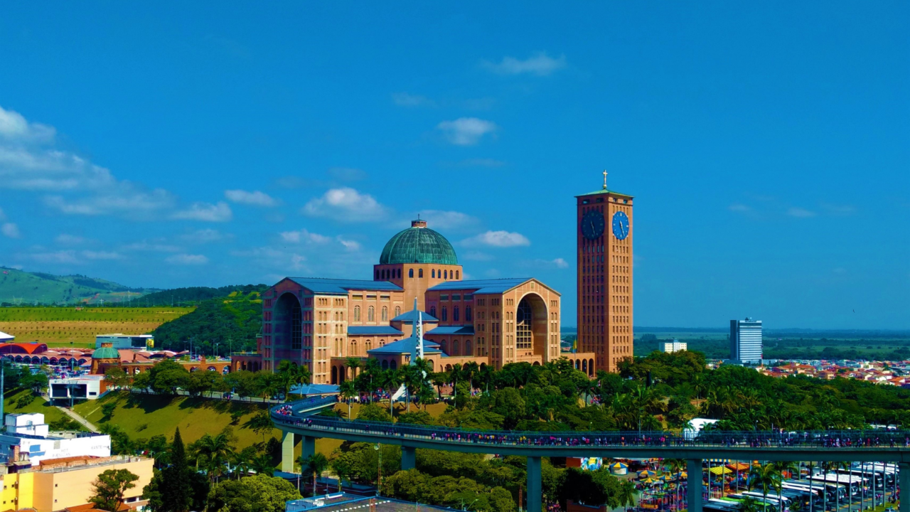 Aparecida é muito conhecida por sua história de fé - Por Alex costa maciel / Wikimedia Commons