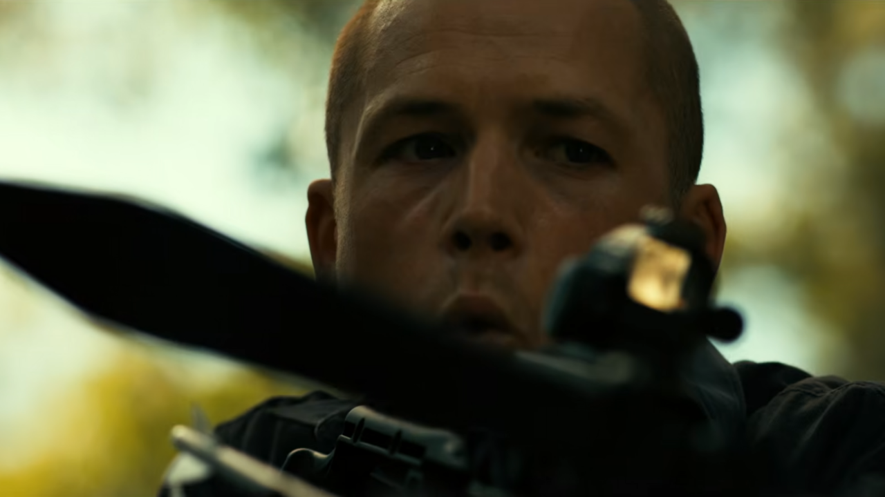 Netflix revela trailer de Ápex com Charlize Theron e Taron Egerton em duelo intenso na natureza