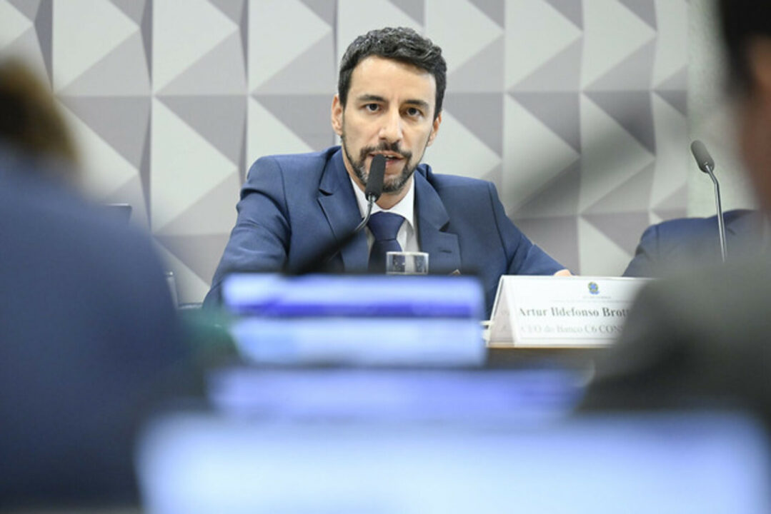 “Discordo veementemente” de suspensão de consignados, diz CEO do C6 Bank à CPMI